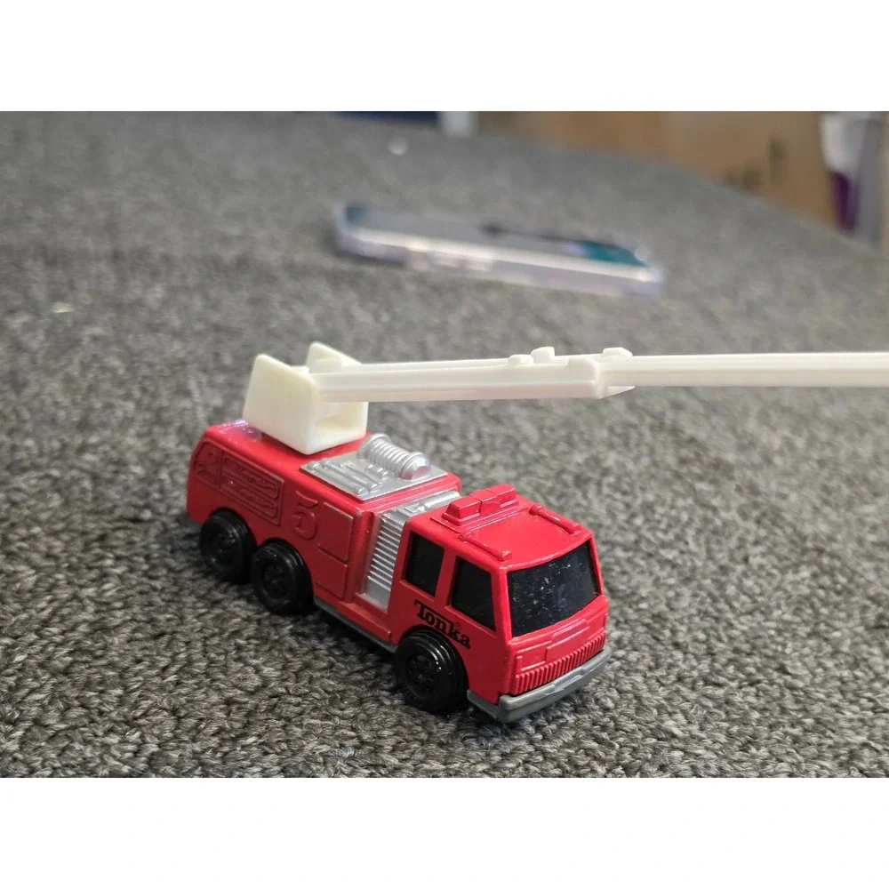 Vintage 1992 Tonka Fire Truck No 5 Red Diecast Engine with Extendable Ladder
